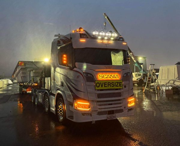 Illuminated Scania Emblem - Amber