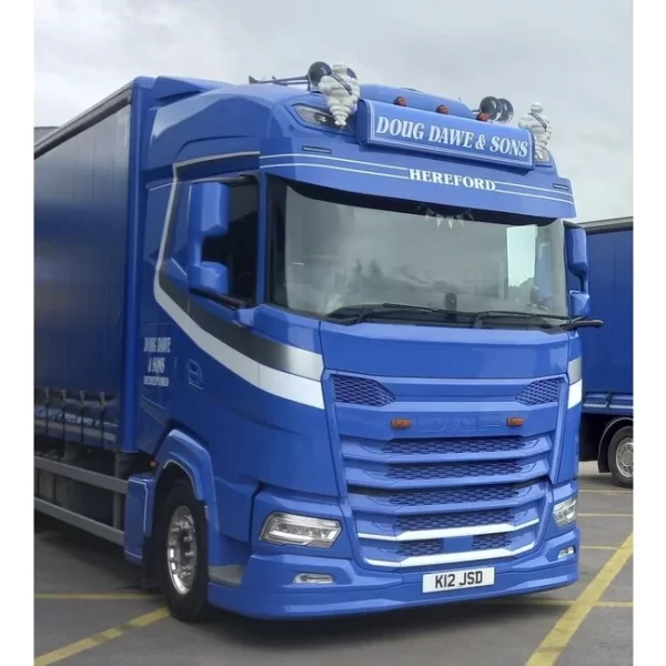 DAF Sunvisor Fox Parts XF/XG 30cm - Flat Bottom No Lights
