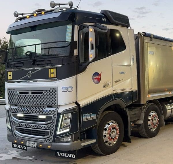 Volvo Mudflap 63x35cm - Image 2